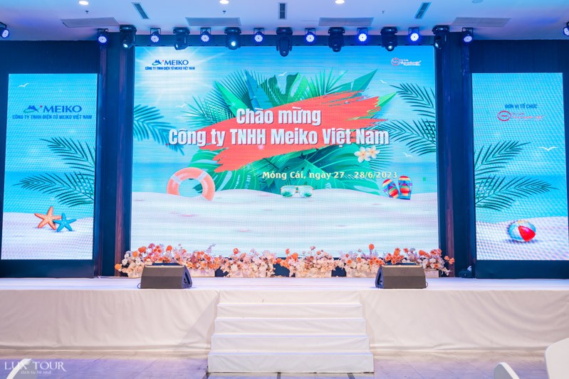 20+ Mẫu backdrop Gala Dinner sáng tạo mới lạ nhất 2025 - Luxtour